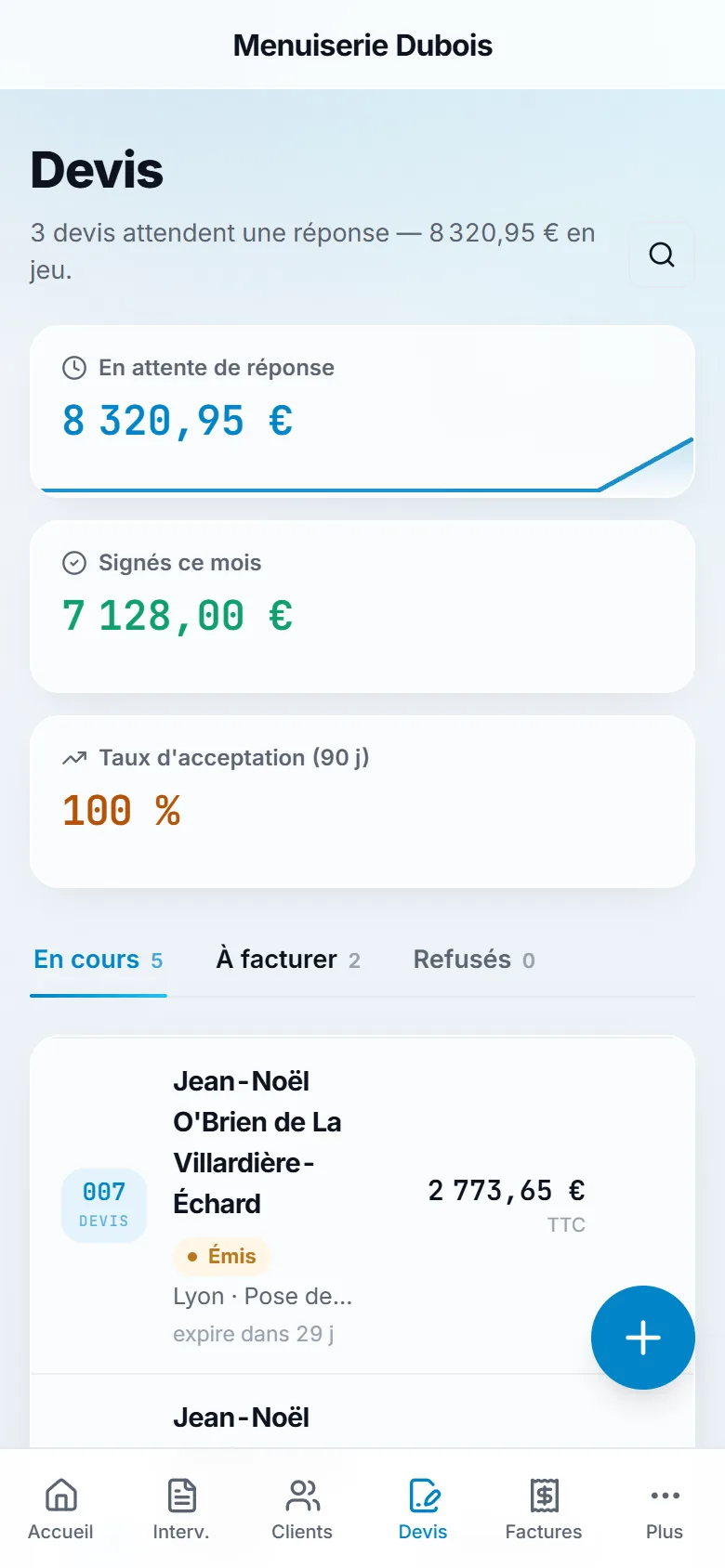 Un devis de serrurerie composé sur téléphone dans l'application Arti.AI